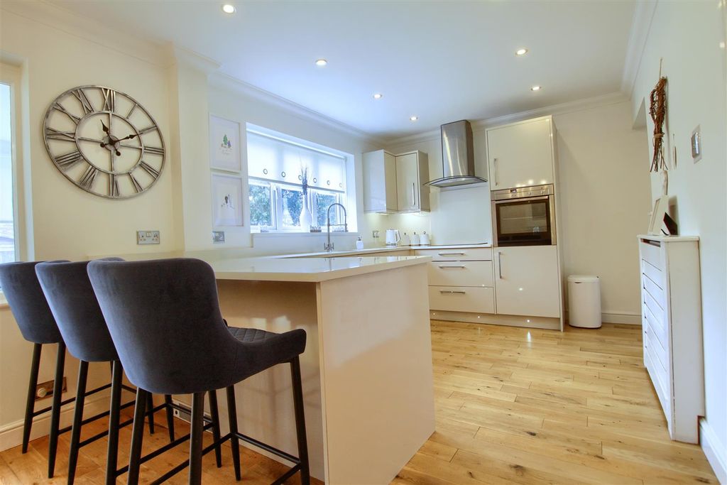 Property photo 2 of 15 tv5.Jpg