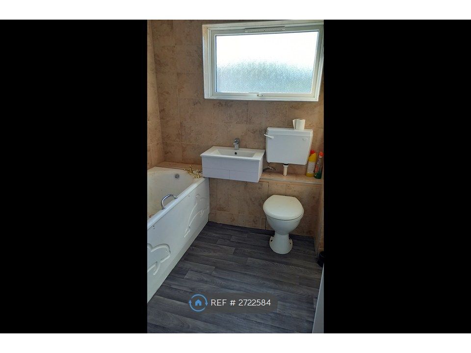 Property photo 3 of 9 Upstairs Bathroom