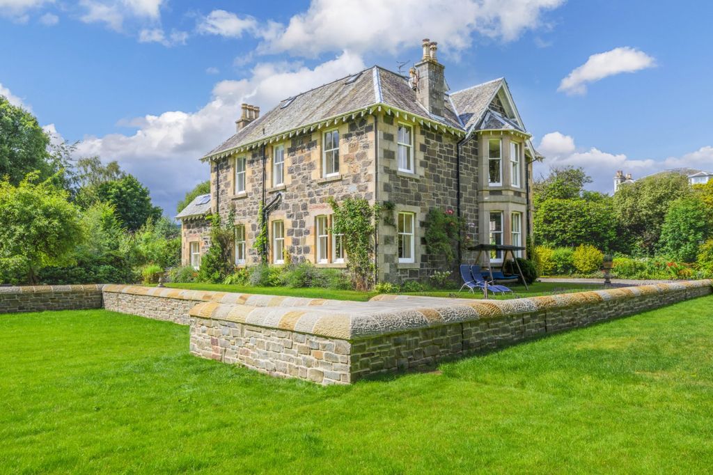 Property photo 2 of 29 Glenbuckie