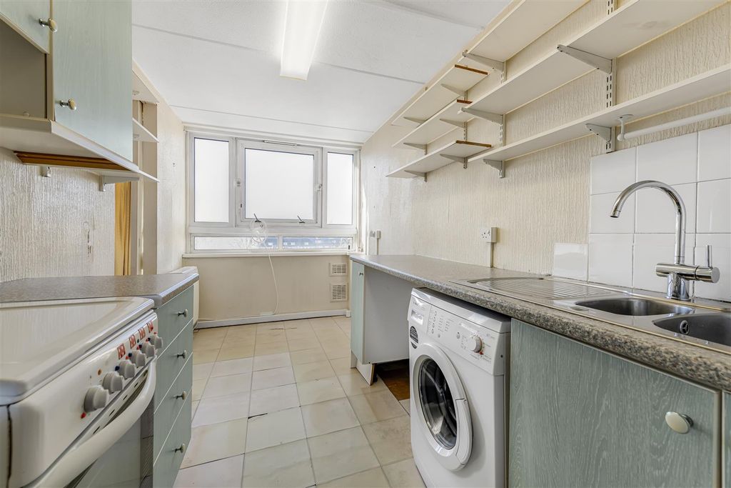 Property photo 3 of 8 Kitchen, Park Court, Eden Harper Battersea