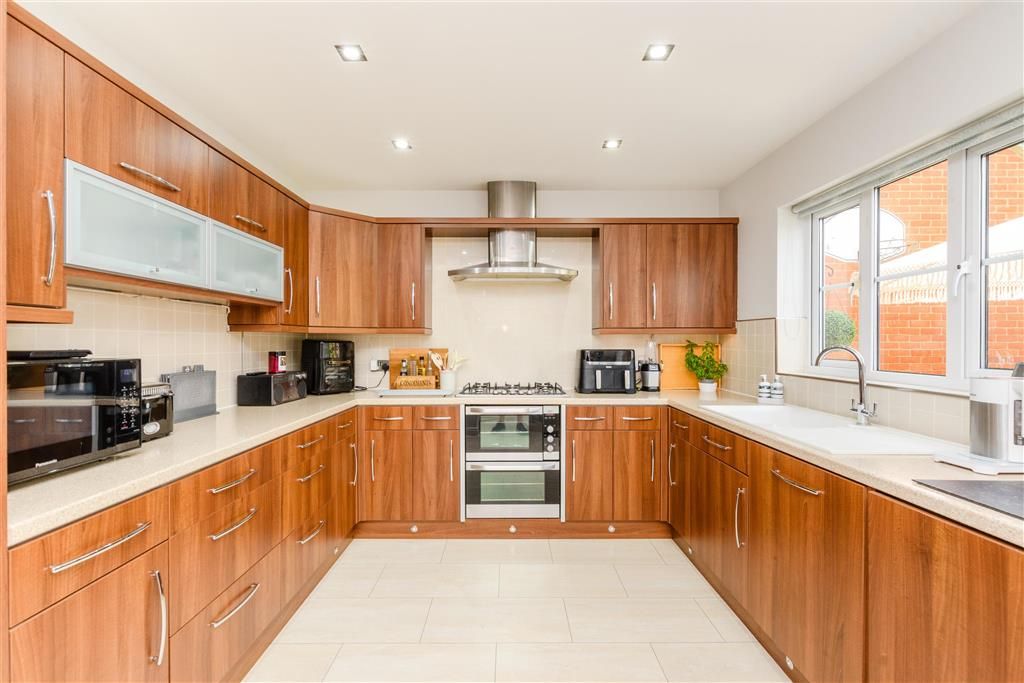 Property photo 1 of 19 Kitchen