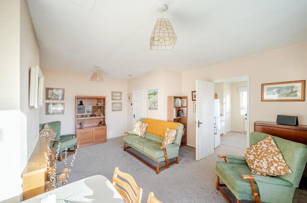 Property photo 3 of 12 Lounge2.Jpg