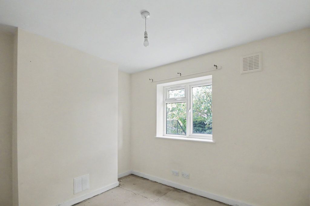 Property photo 3 of 13 First & Second Floor Flat, 27 Carnarvon Road, London E15 4Jw