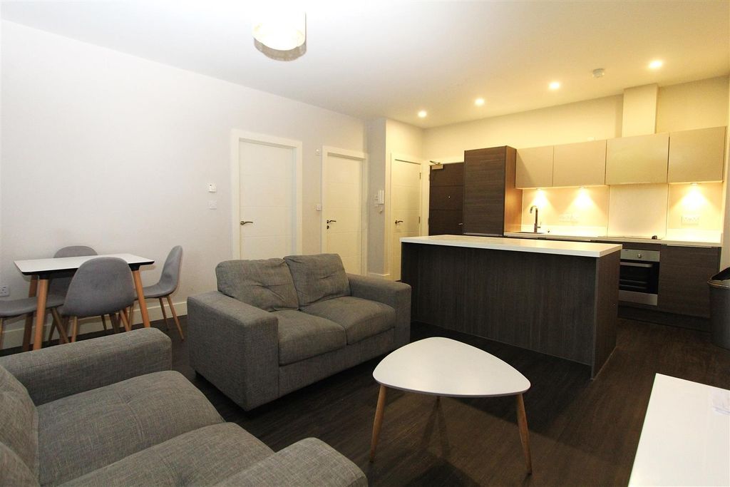 Property photo 1 of 11 Modern Open-Plan Living With Stylish Kitchen Islan...