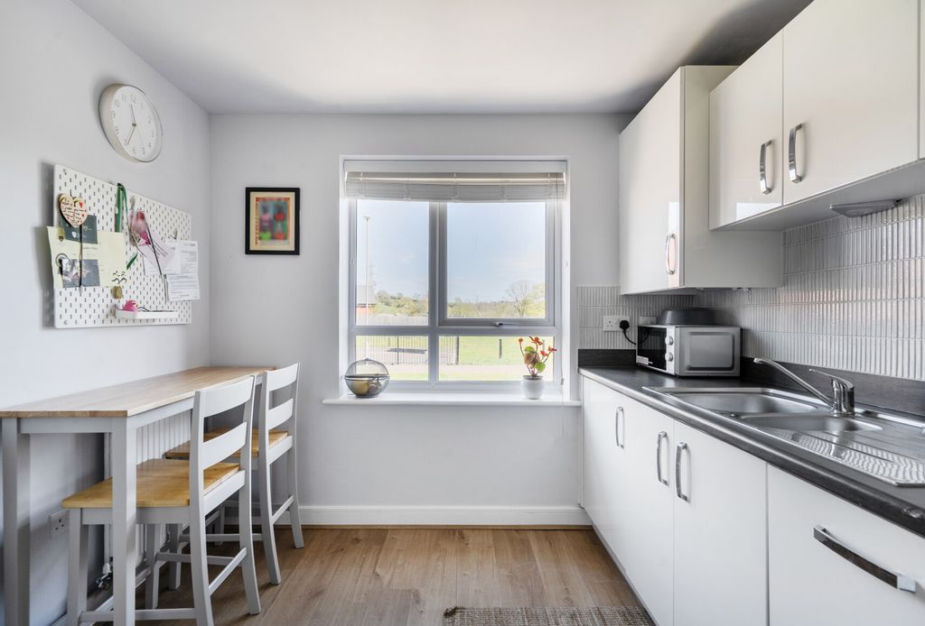 Property photo 3 of 19 Kitchen