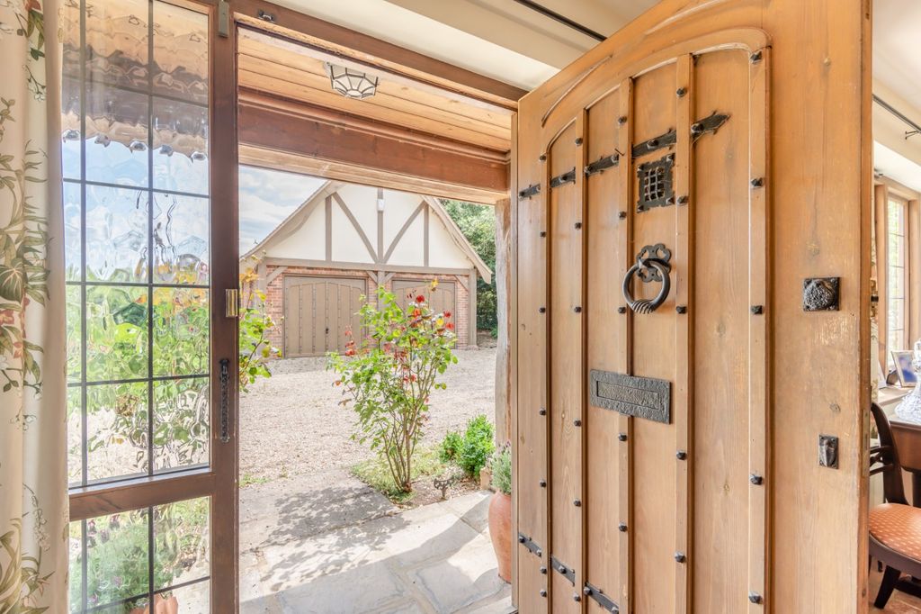 Property photo 3 of 17 Entrance Detail