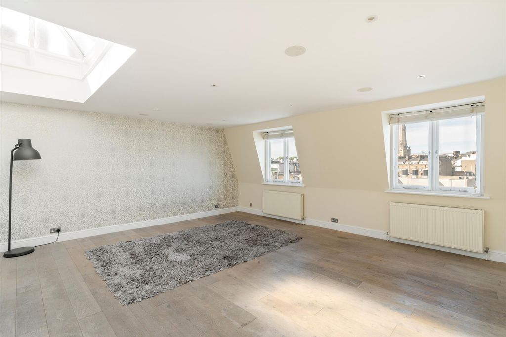 Property photo 2 of 19 Image