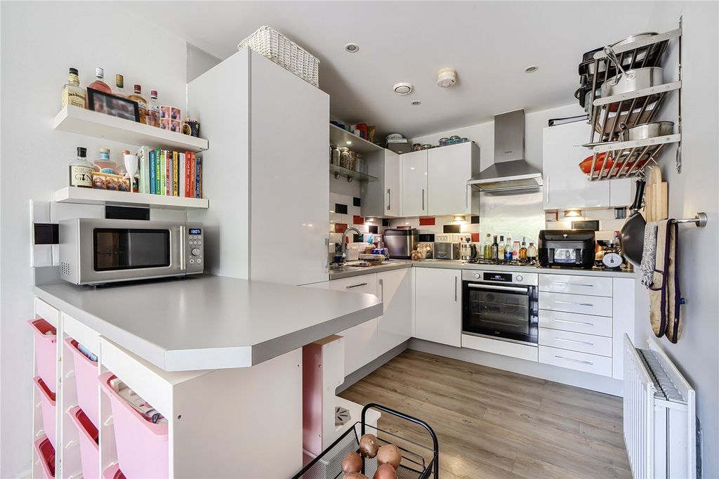 Property photo 2 of 17 Kitchen