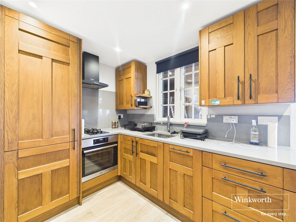 Property photo 3 of 18 Kitchen