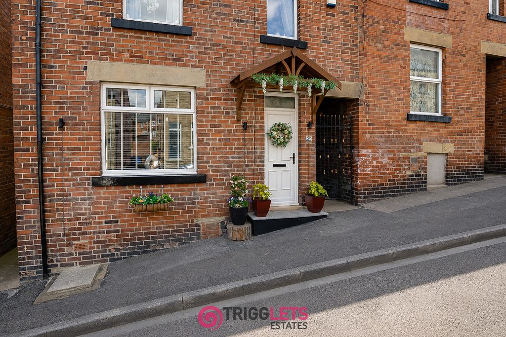 Property photo 2 of 28