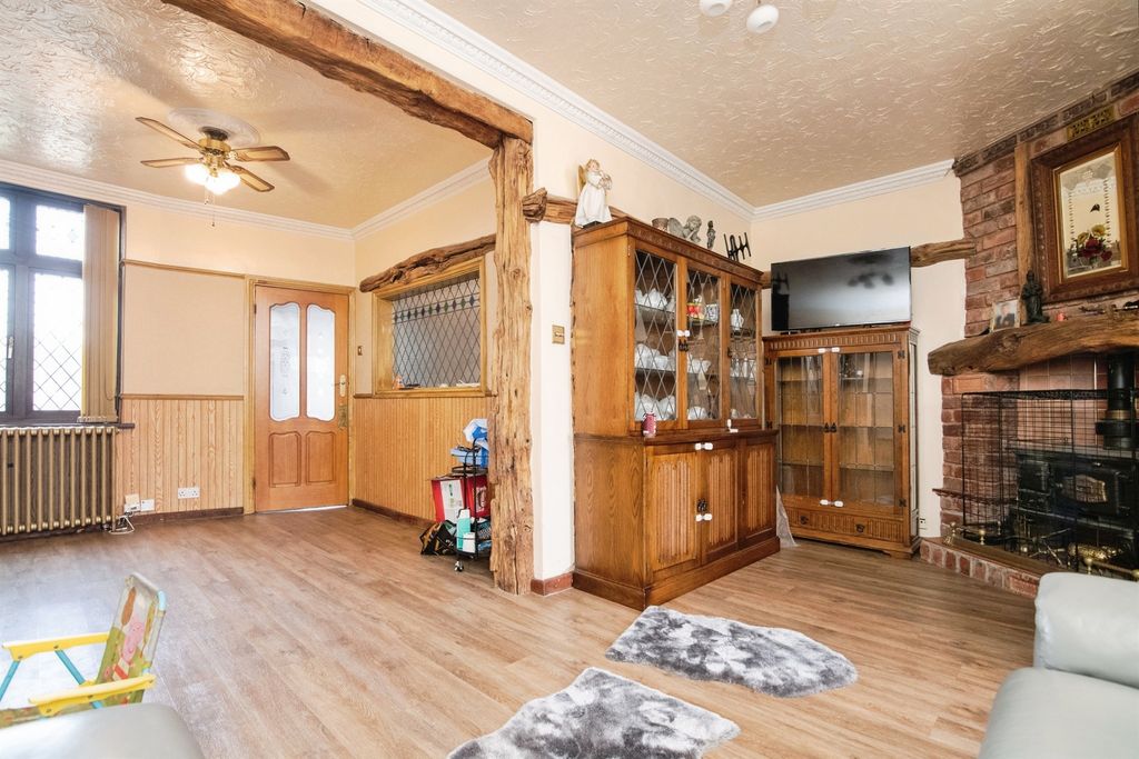 Property photo 3 of 18