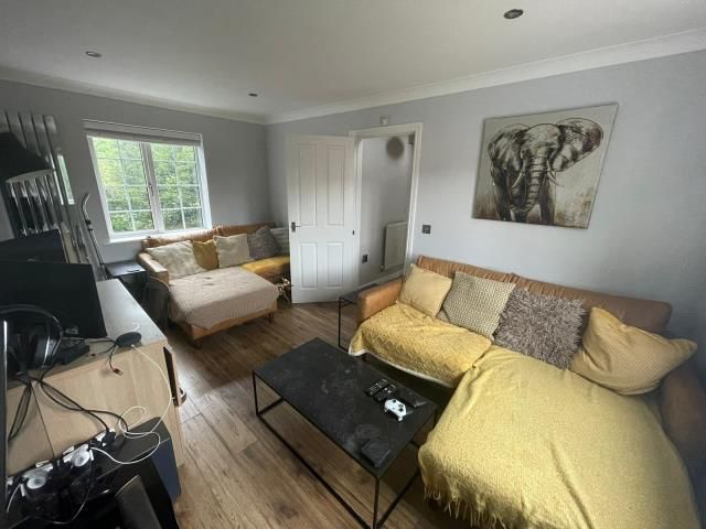 Property photo 3 of 7 Living Area