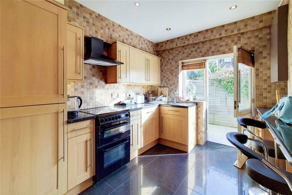 Property photo 3 of 6