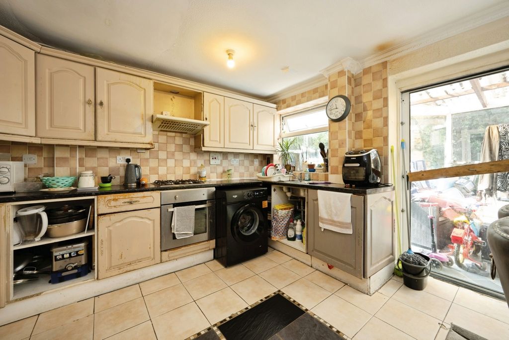 Property photo 3 of 11 Pbox-Img.Jpg