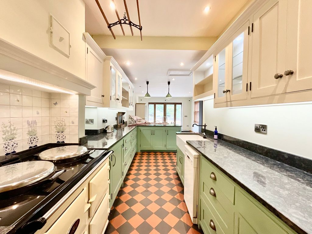Property photo 3 of 32