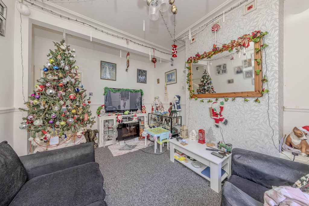 Property photo 3 of 23