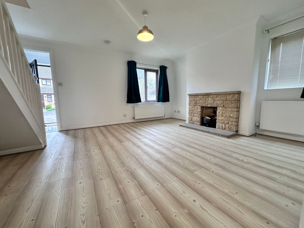 Property photo 3 of 16 Living Room