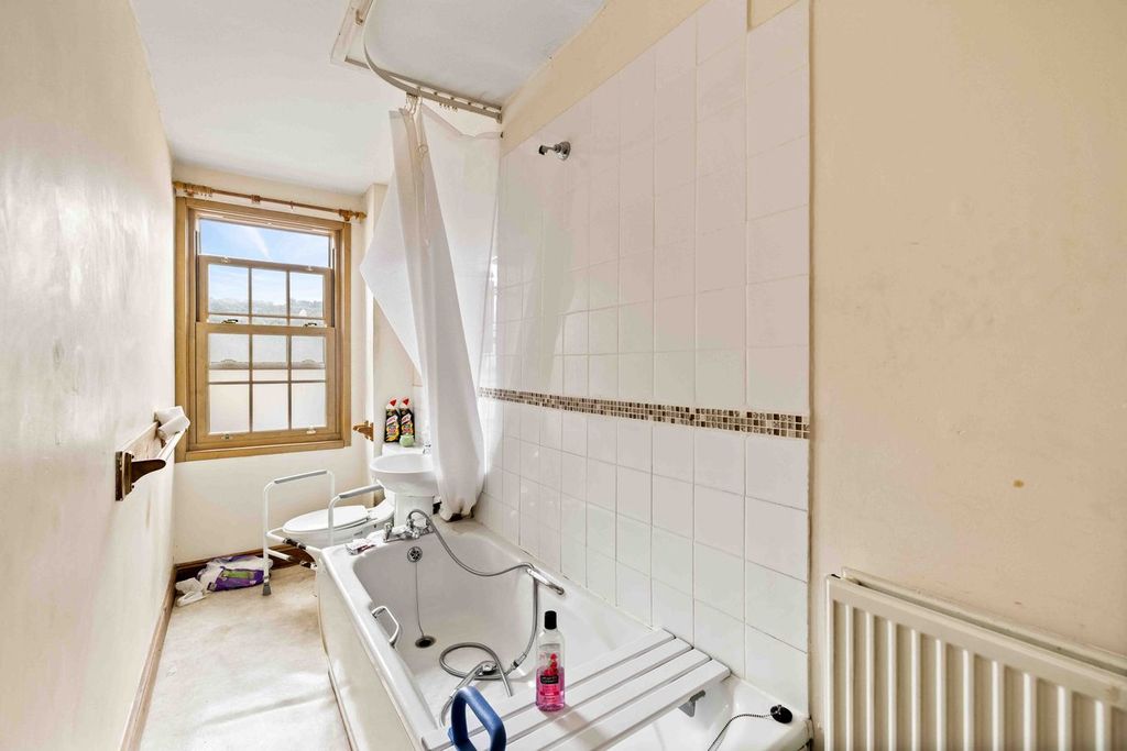 Property photo 3 of 4