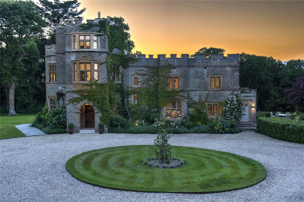 Property photo 1 of 28 Hilfield Manor