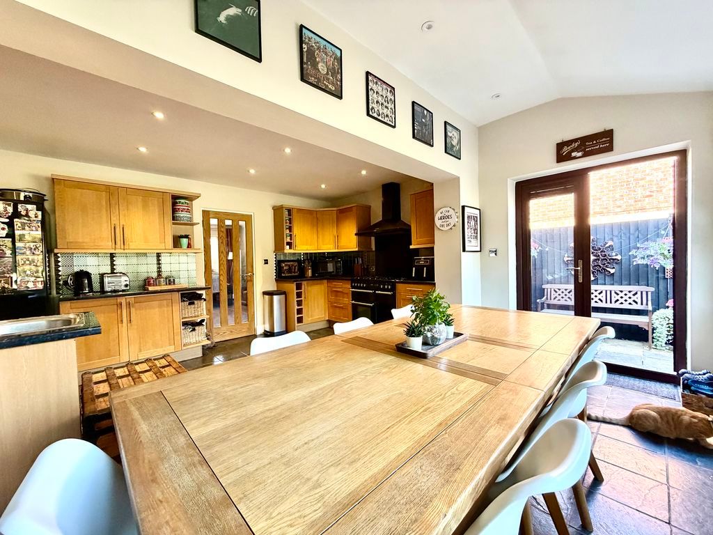 Property photo 3 of 18 Dining Kitchen