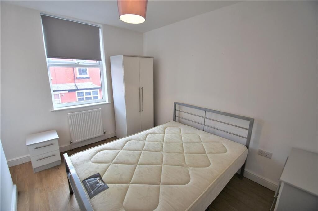 Property photo 3 of 8 This Inviting Double Bedroom Features Ample Natura...