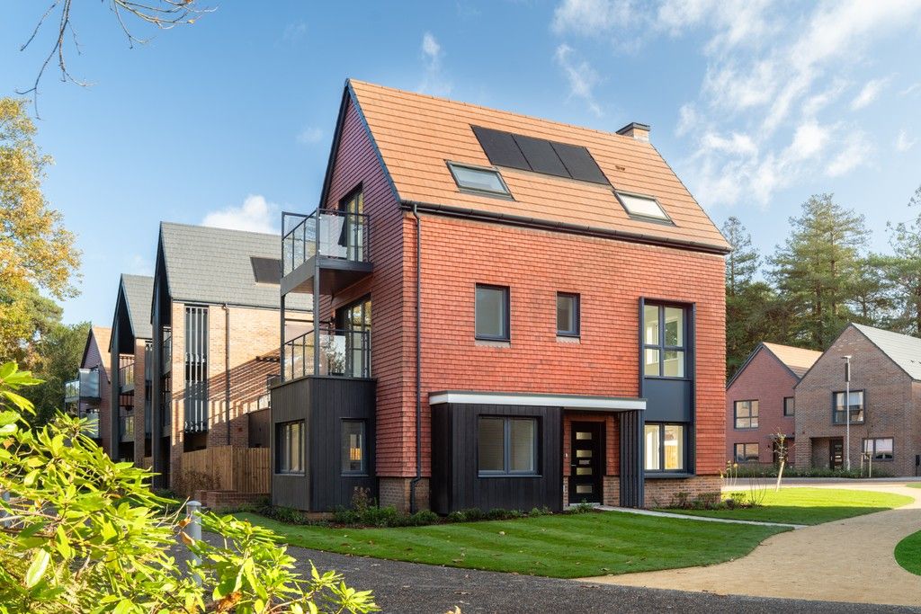 Property photo 1 of 12 Brooklands Grove, Weybridge