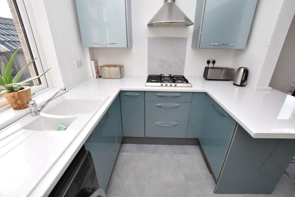 Property photo 2 of 16 Picture No. 11