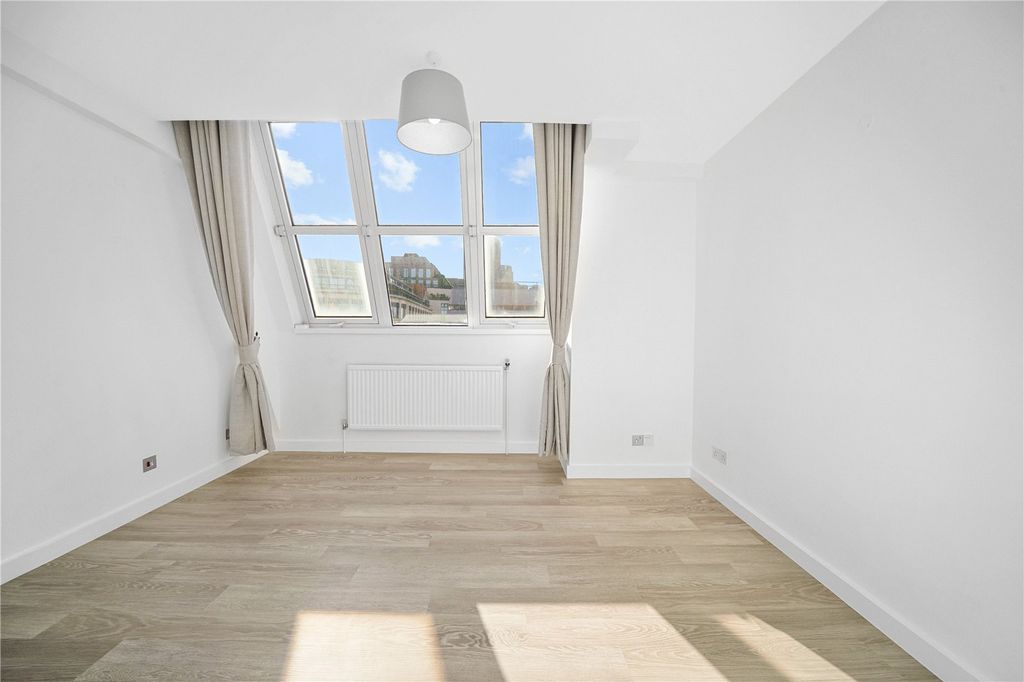 Property photo 3 of 27 Picture No. 04