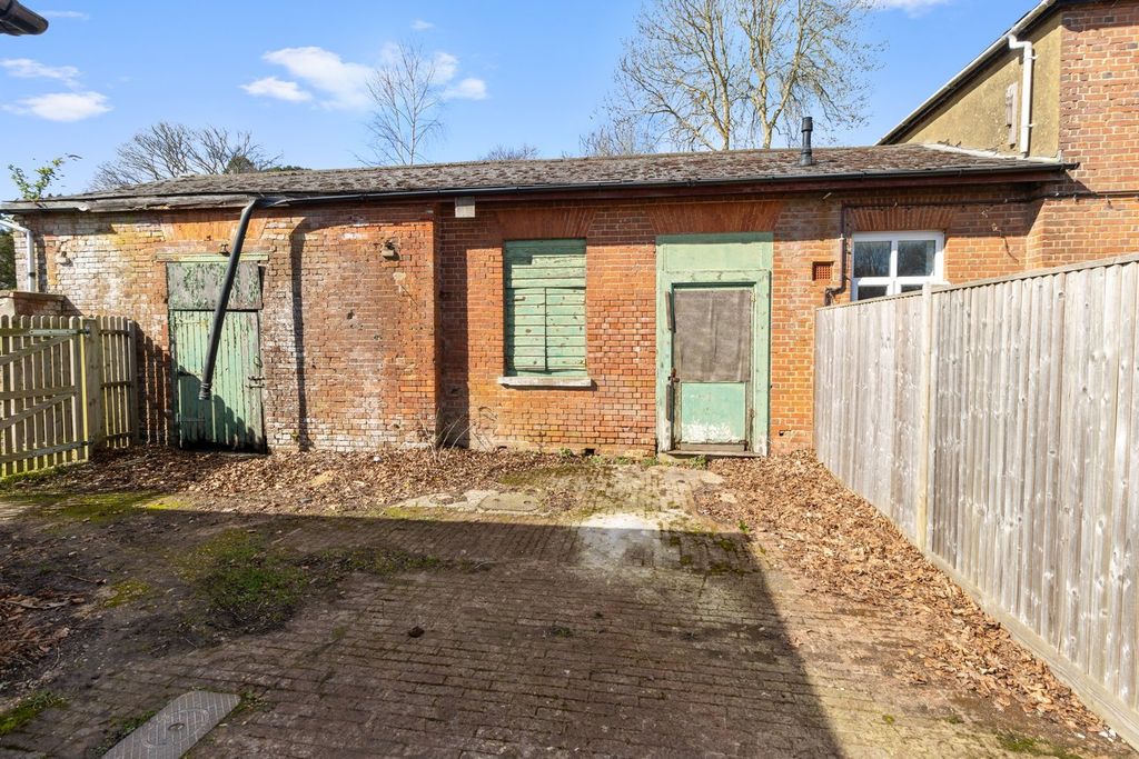 Property photo 2 of 6