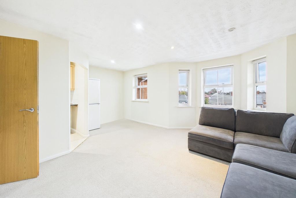 Property photo 2 of 7 Living Space