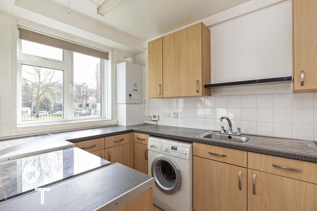 Property photo 3 of 6 Kitchen