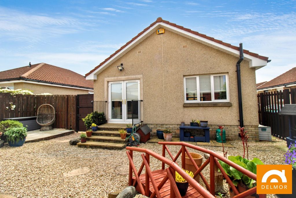 Property photo 2 of 27