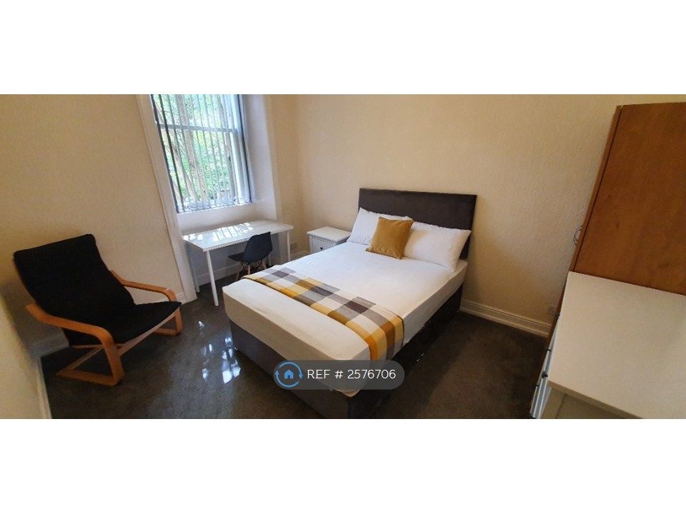 Property photo 1 of 8 Room 4