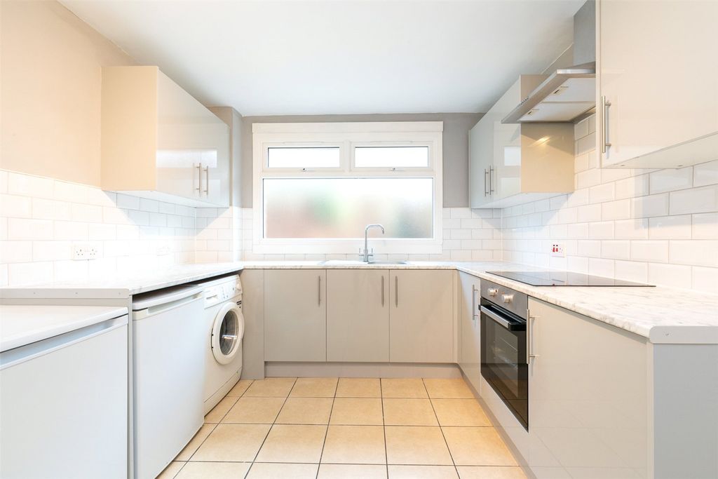 Property photo 2 of 10 Kitchen