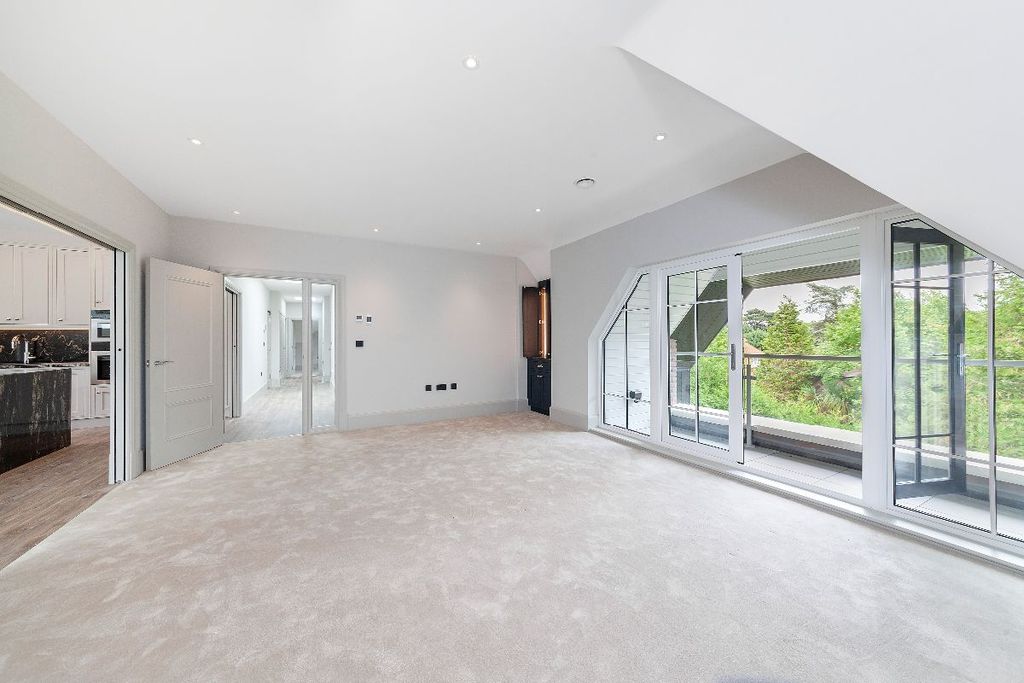 Additional image 5 of 3 bed flat for saleNew Road, Esher KT10