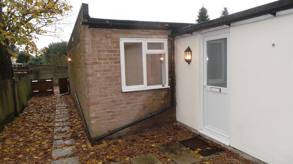 Property photo 1 of 2 54B Epsom Road Outside Close.Jpg