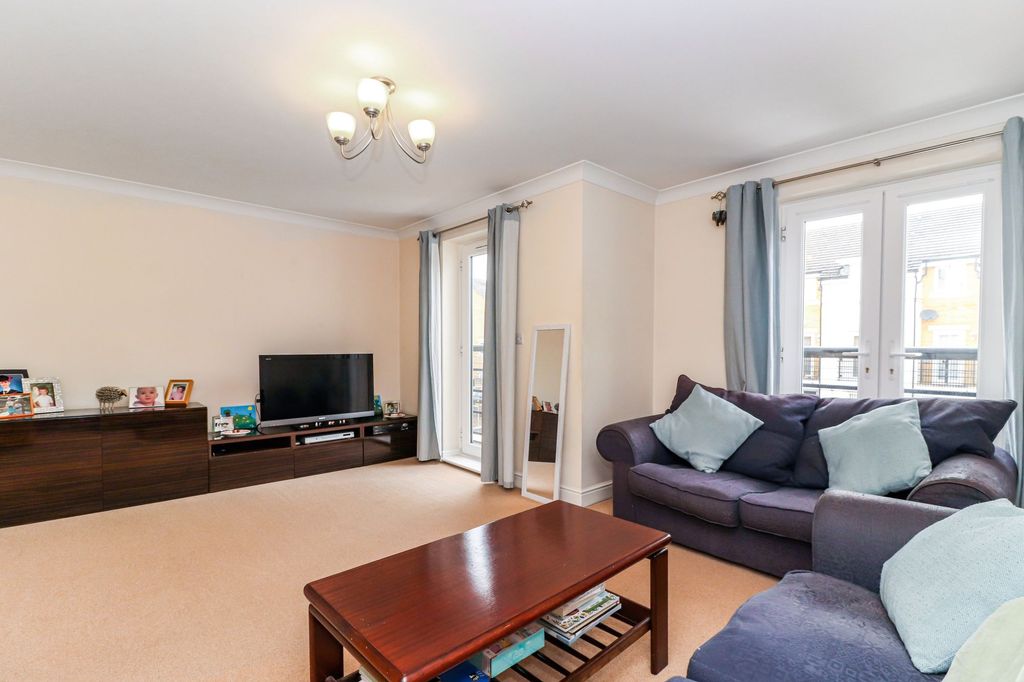 Property photo 2 of 27