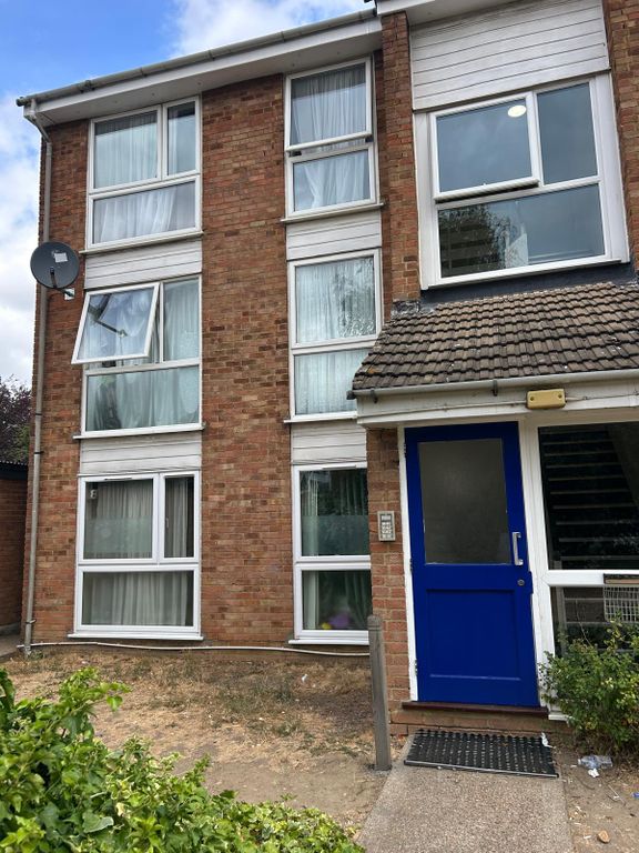 Property photo 1 of 8 2 Bed Flat To Rent Dellow Close, Ilford Ig2