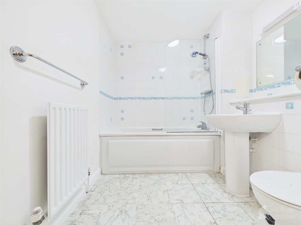 Property photo 2 of 6