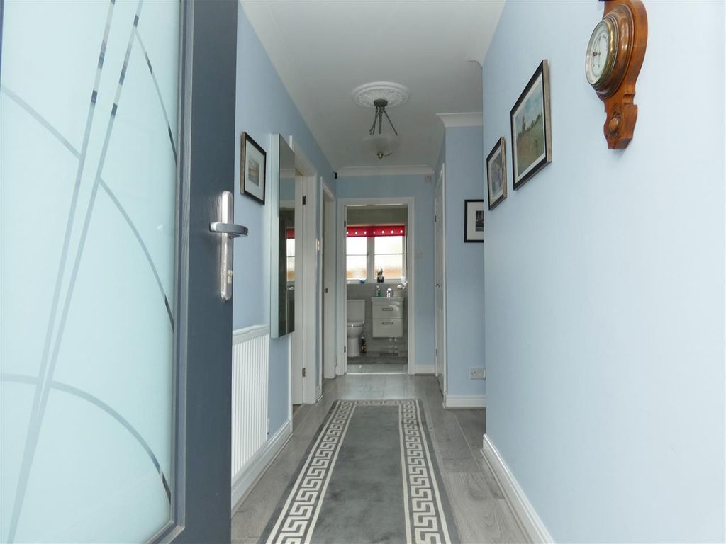 Property photo 3 of 22 Entrance Hall