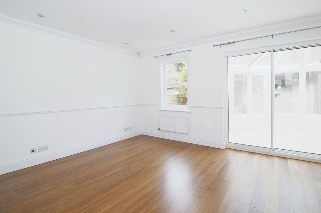 Property photo 3 of 14 Living_Room