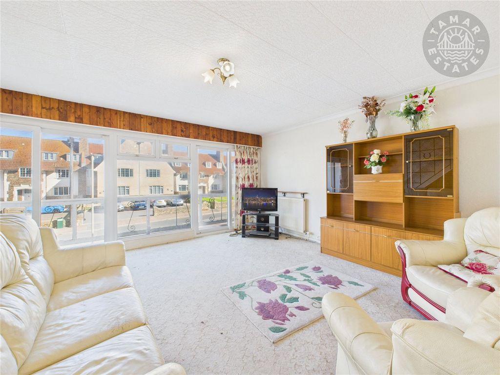 Property photo 2 of 16 Living Room