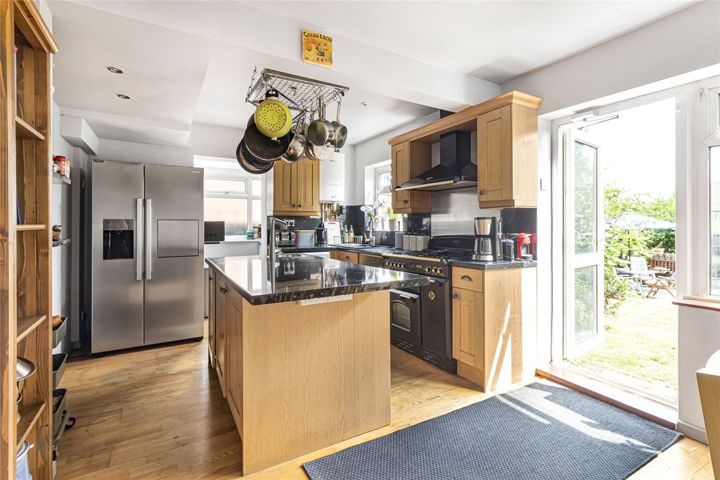 Property photo 3 of 18 Kitchen