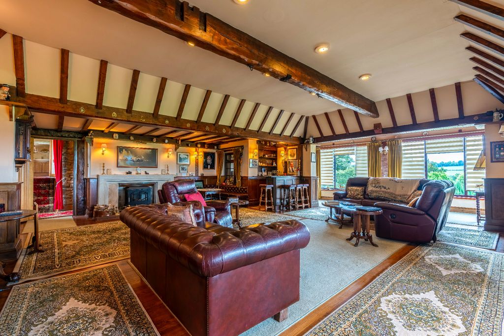 Property photo 3 of 38