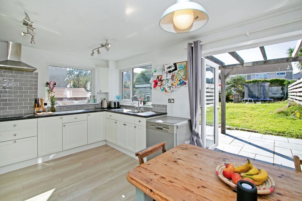 Property photo 2 of 17 Photo