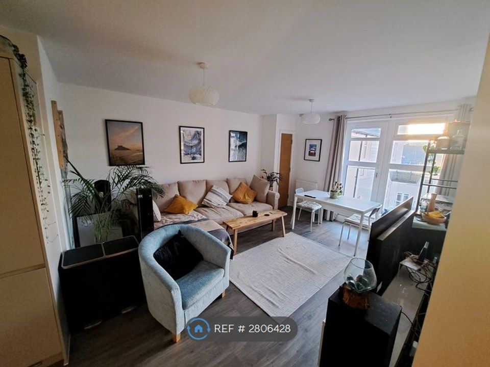 Property photo 1 of 7 Lounge