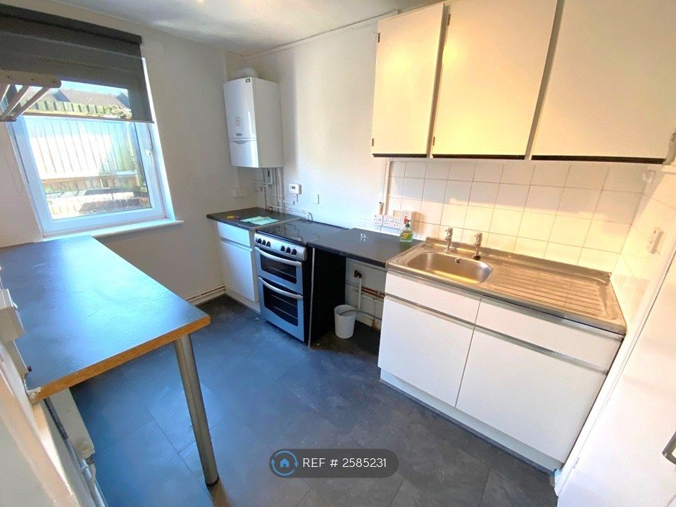 Property photo 3 of 6 Kitchen