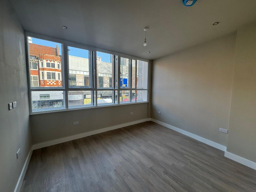Property photo 2 of 4 1