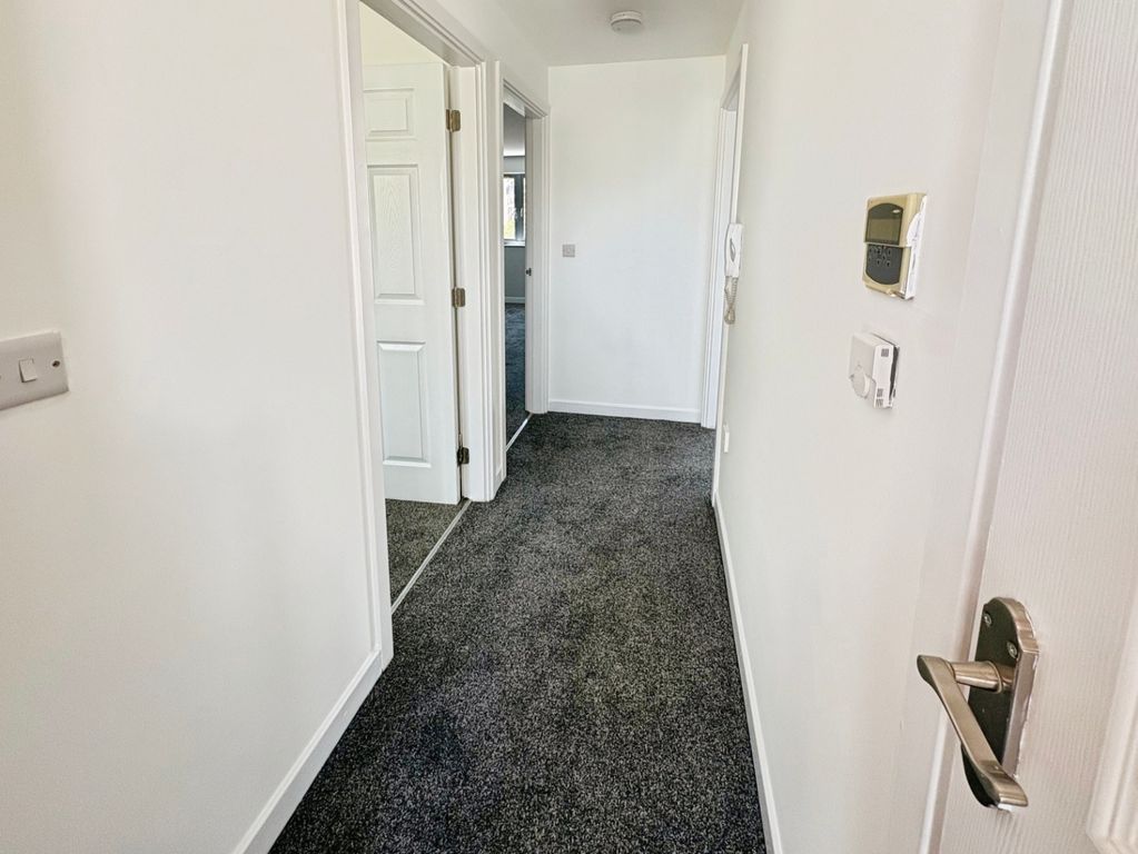 Property photo 2 of 9 Hallway