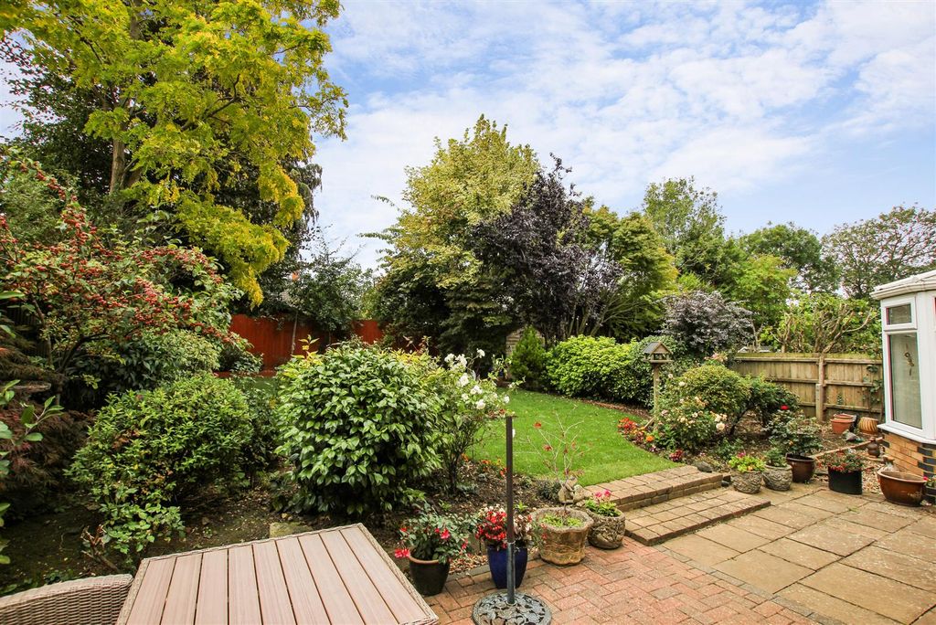 Property photo 2 of 38 Garden
